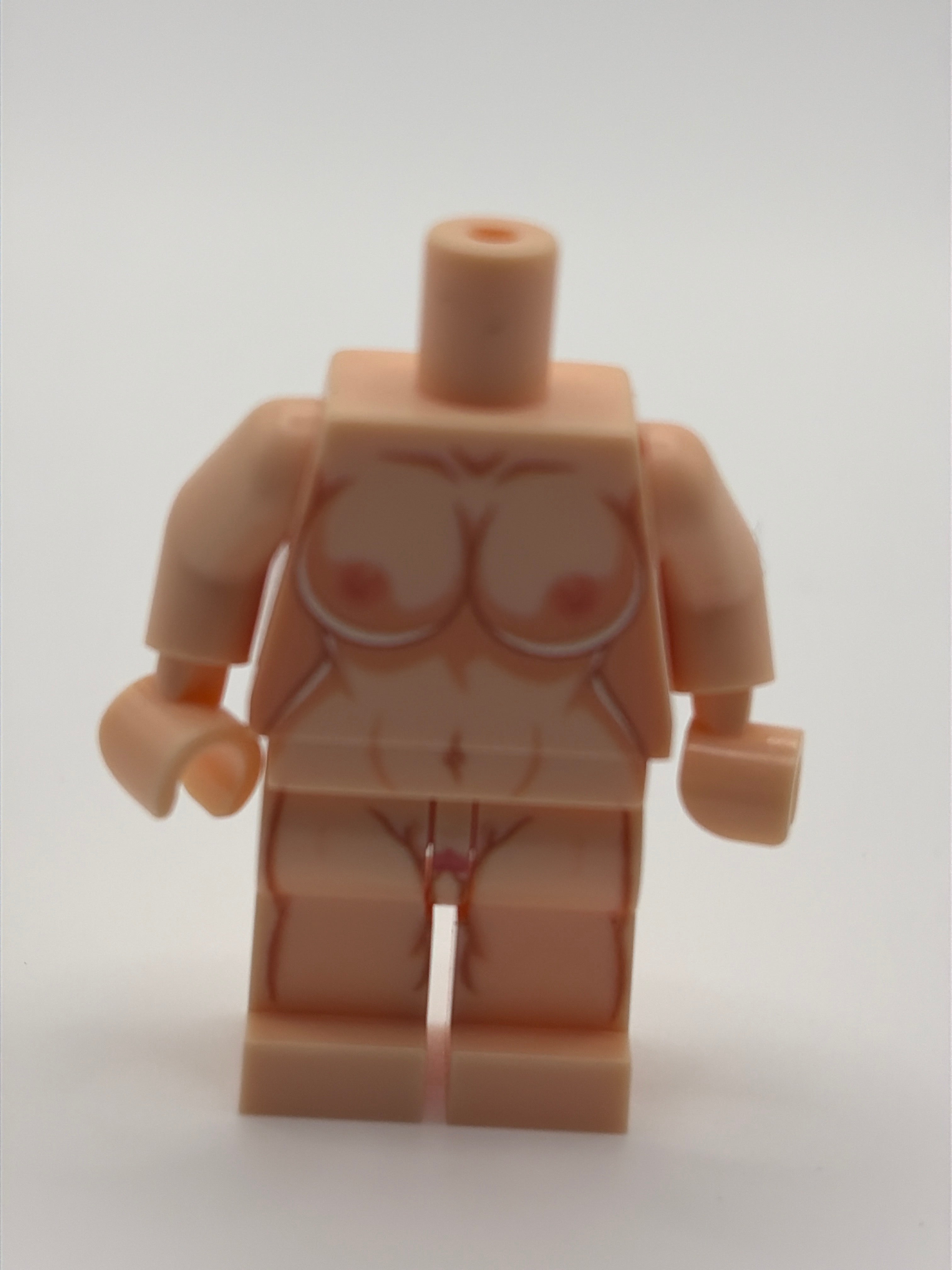 Sexy Shaved Naked Lady