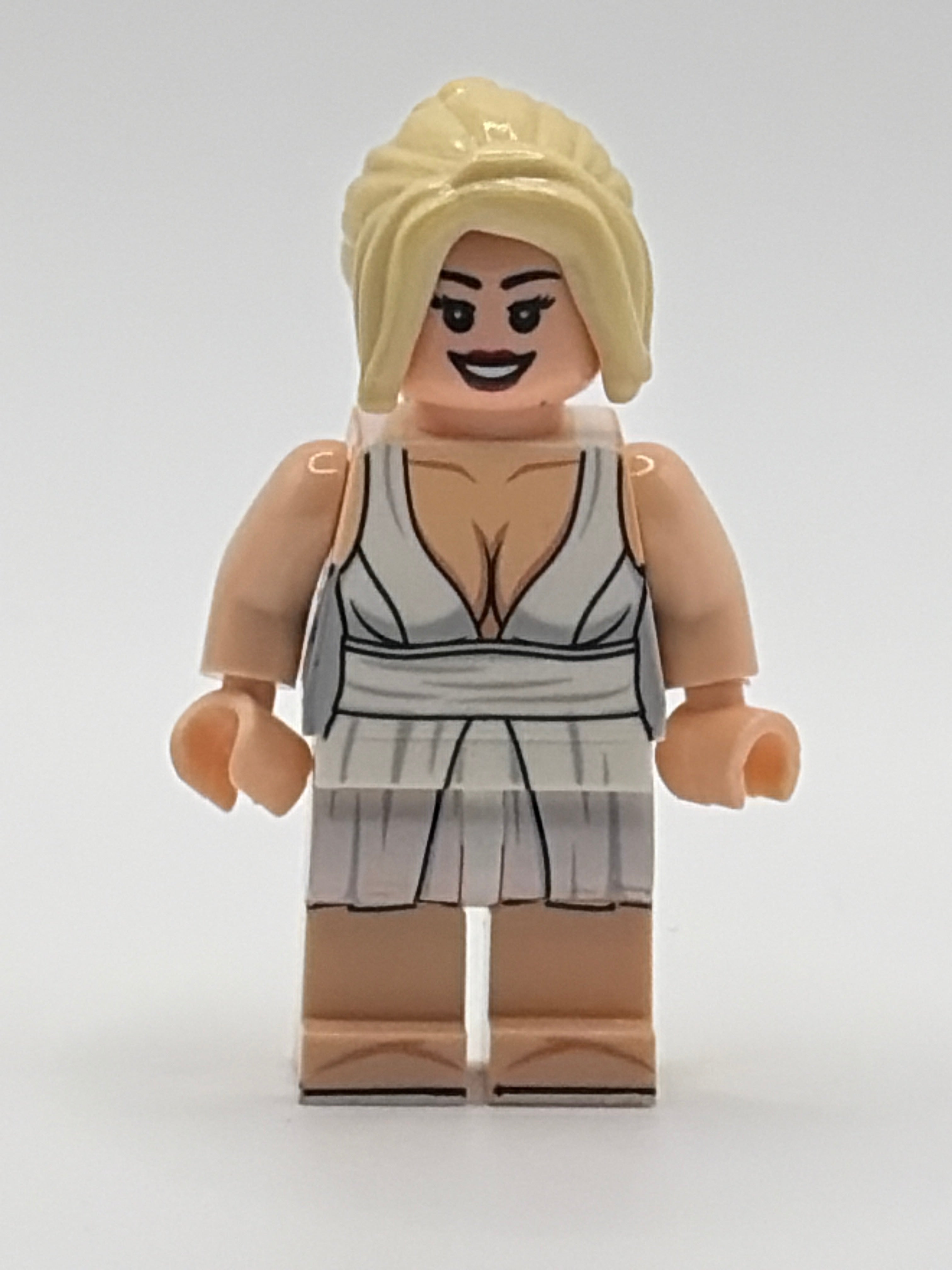 Cleavage Love of Fair Maiden